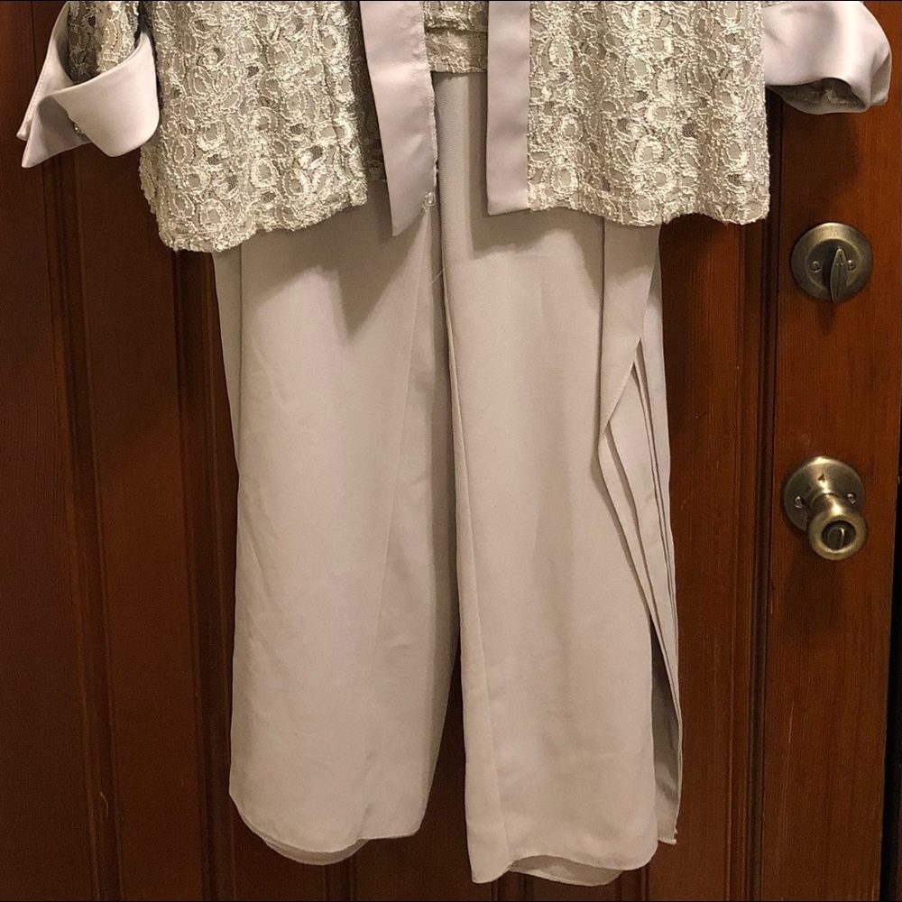 Wedding style￼ - Dress barn suit w/metallic lace jacket and tank top, size 24w￼